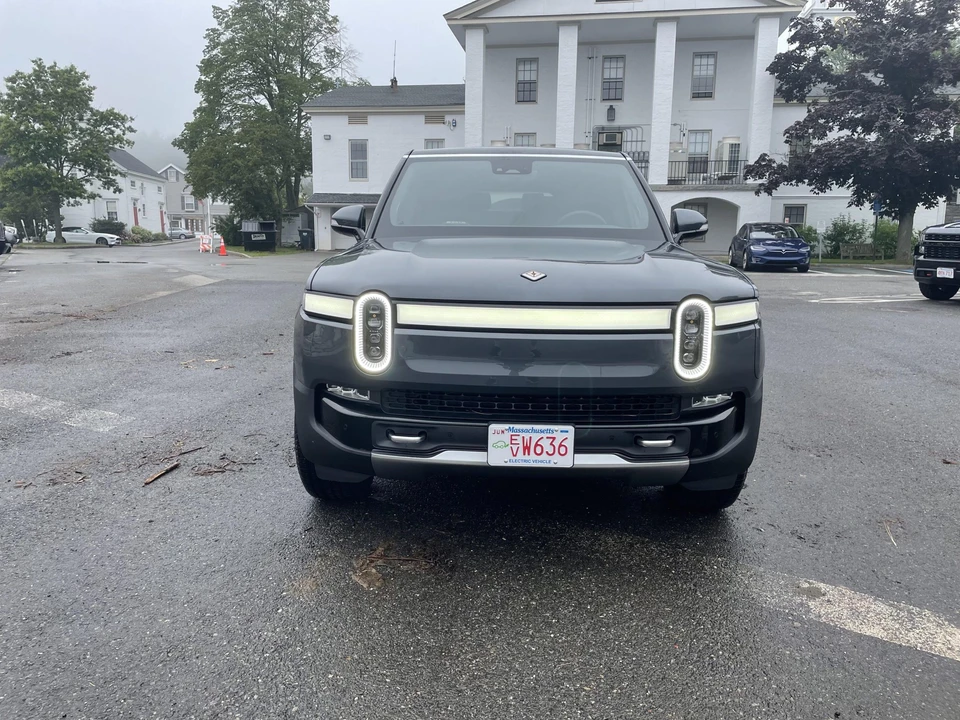 2023 Rivian R1S - Image 21 of 31