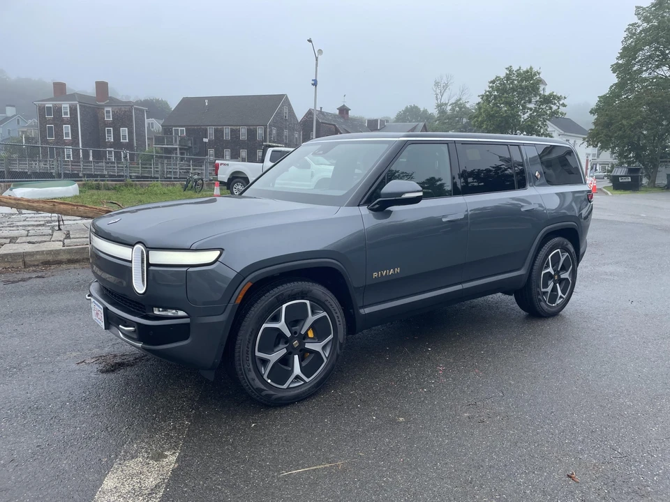 2023 Rivian R1S - Image 3 of 31
