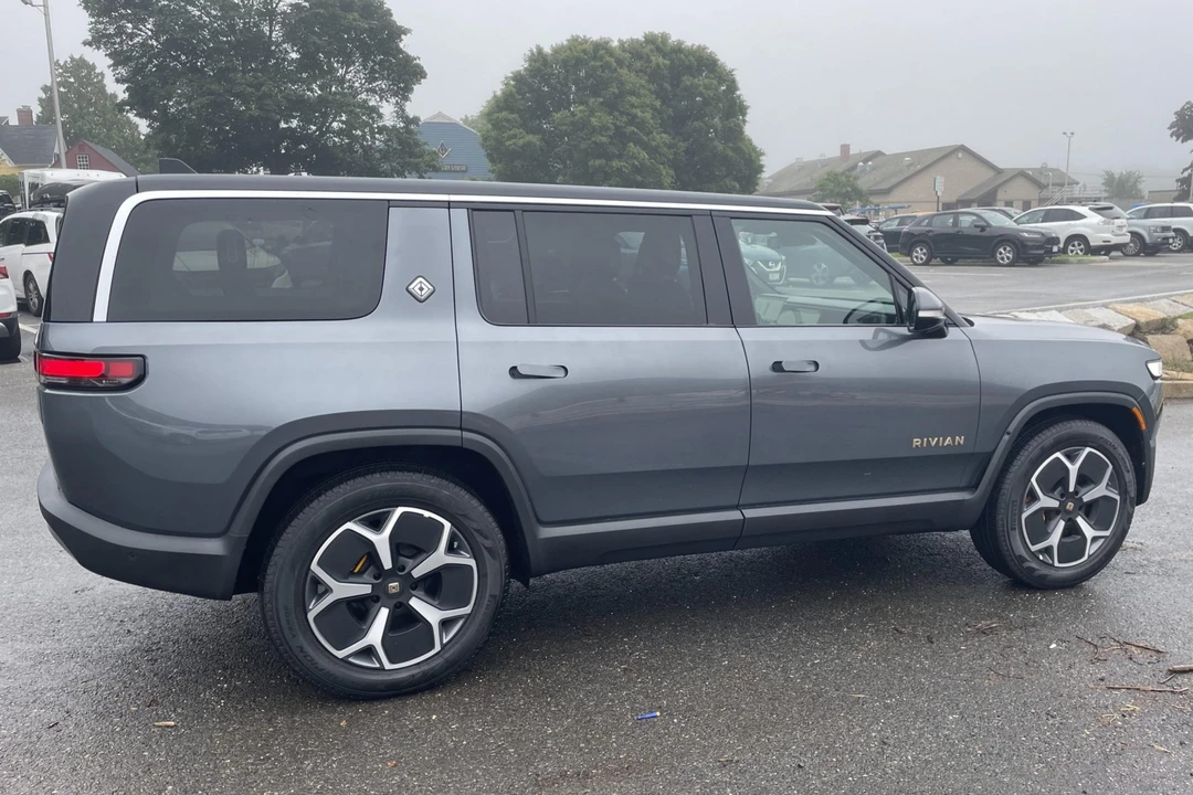 2023 Rivian R1S - Image 15 of 31