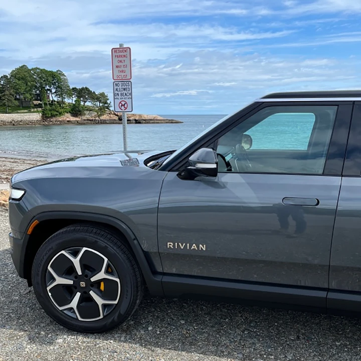 2023 Rivian R1S - Image 27 of 31