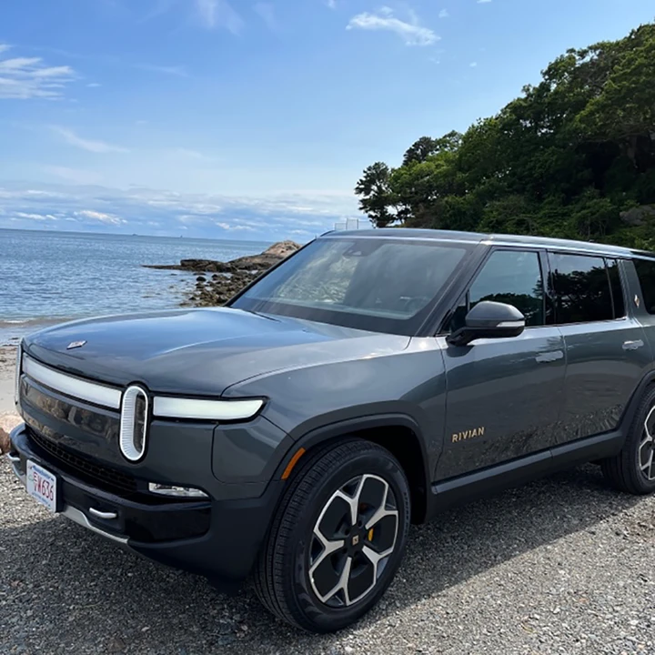 2023 Rivian R1S - Image 25 of 31