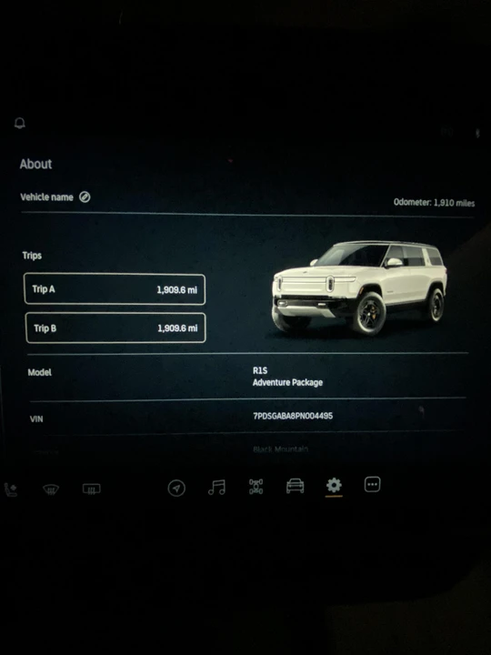 2023 Rivian R1S - Image 25 of 31