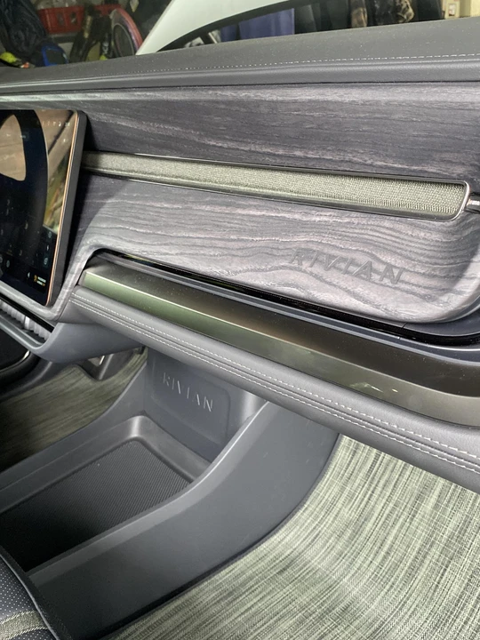 2023 Rivian R1S - Image 29 of 31