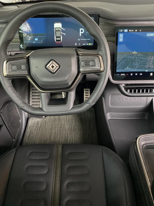 2023 Rivian R1S - Image 24 of 31