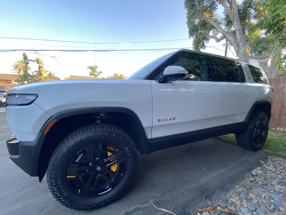 2023 Rivian R1S - Image 6 of 31