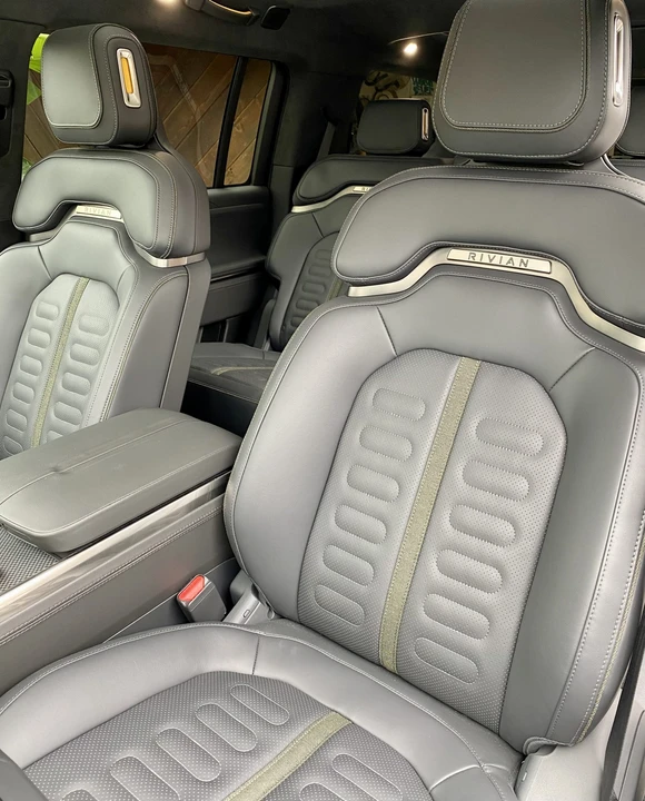 2023 Rivian R1S - Image 21 of 31