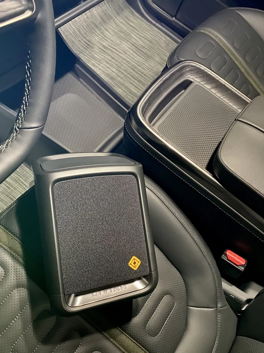 2023 Rivian R1S - Image 27 of 31