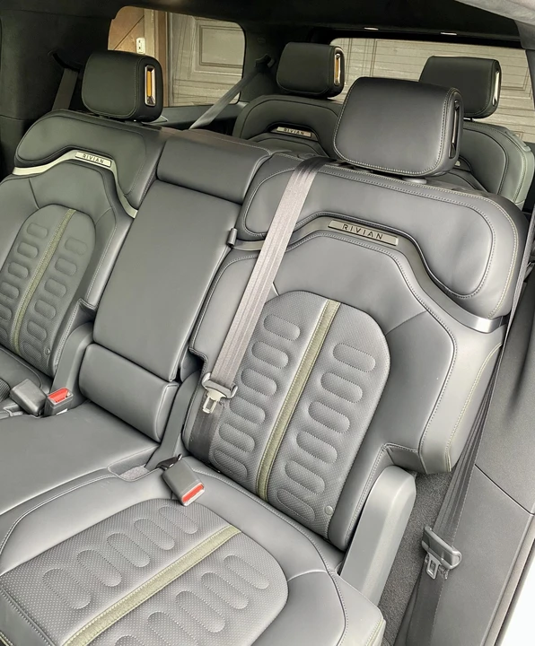 2023 Rivian R1S - Image 31 of 31