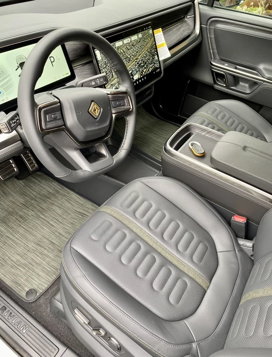 2023 Rivian R1S - Image 22 of 31
