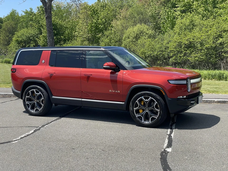 2023 Rivian R1S - Image 22 of 31