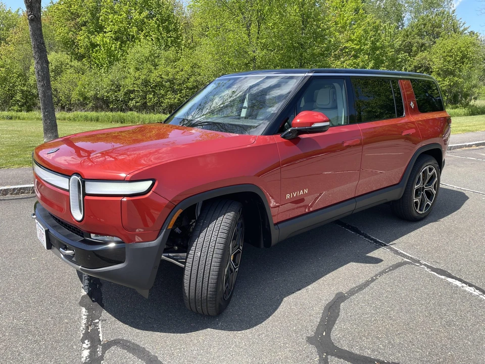 2023 Rivian R1S - Image 4 of 31