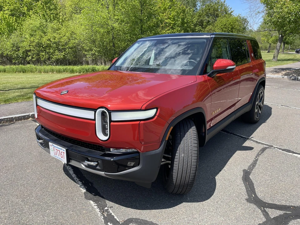 2023 Rivian R1S - Image 3 of 31