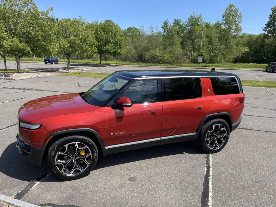 2023 Rivian R1S - Image 6 of 31