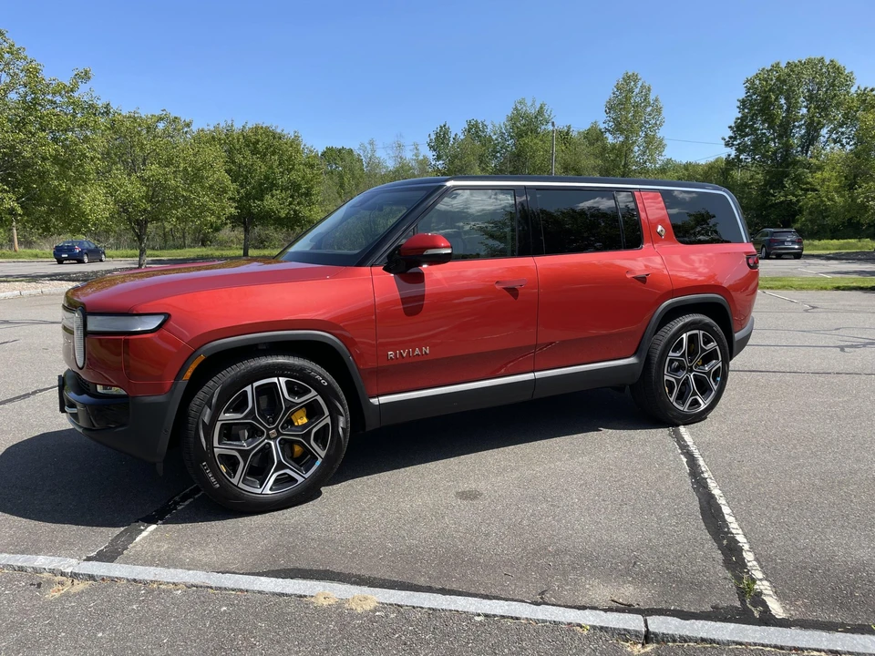 2023 Rivian R1S - Image 5 of 31