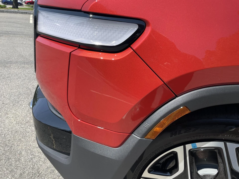 2023 Rivian R1S - Image 30 of 31