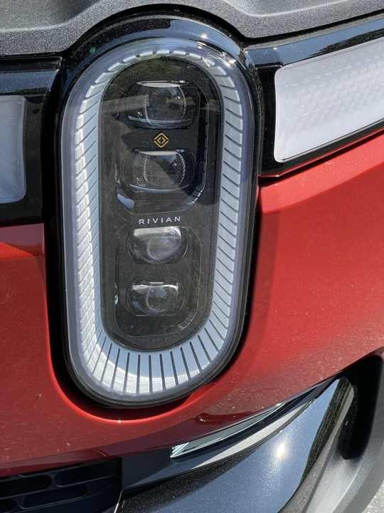 2023 Rivian R1S - Image 27 of 31