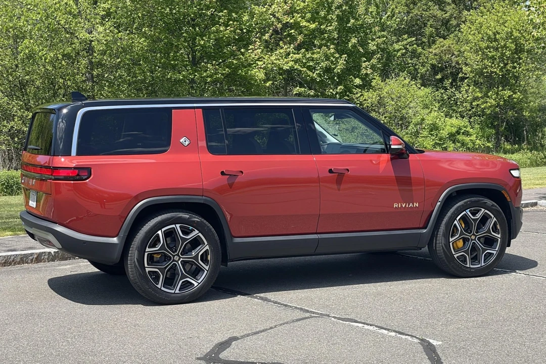 2023 Rivian R1S - Image 20 of 31