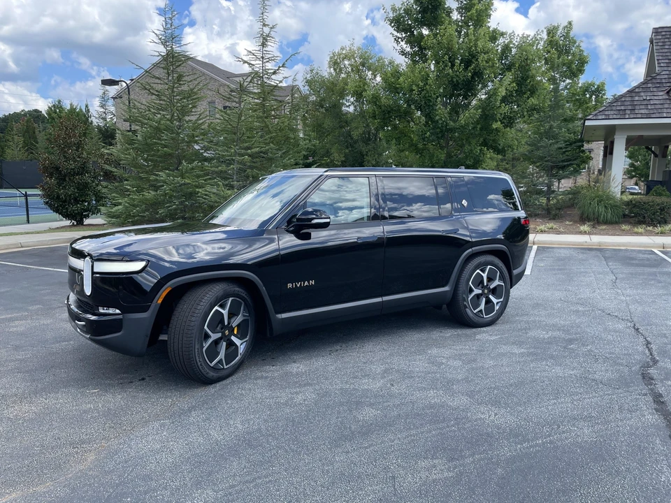 2023 Rivian R1S - Image 15 of 31