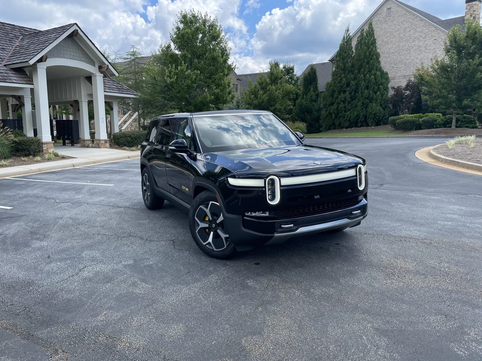 2023 Rivian R1S - Image 4 of 31