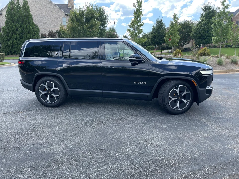 2023 Rivian R1S - Image 6 of 31