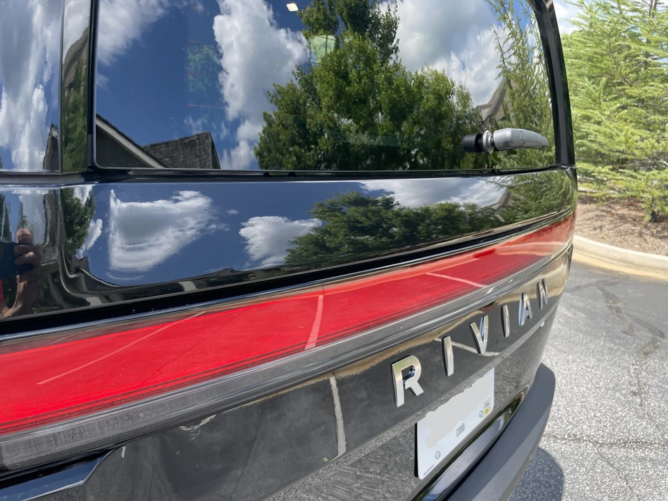 2023 Rivian R1S - Image 30 of 31