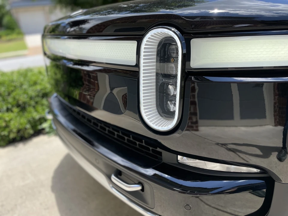 2023 Rivian R1S - Image 27 of 31