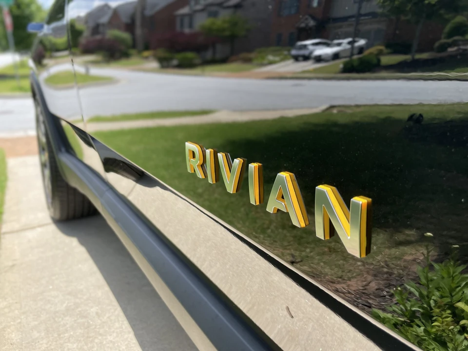 2023 Rivian R1S - Image 31 of 31