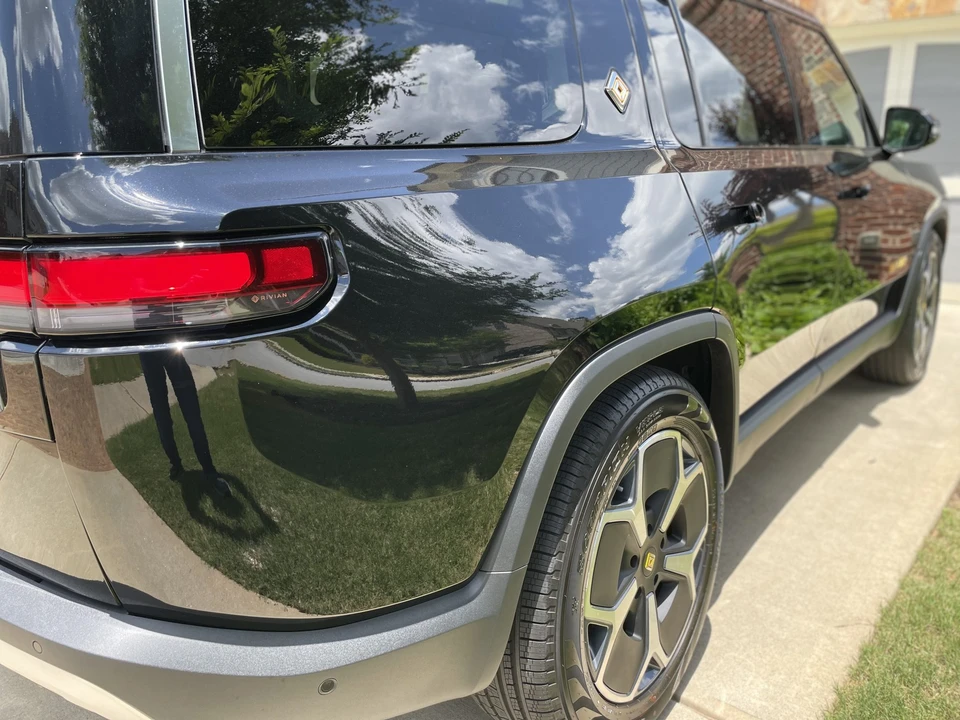 2023 Rivian R1S - Image 22 of 31