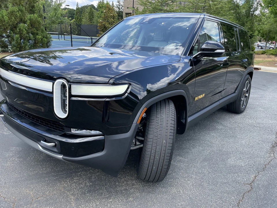 2023 Rivian R1S - Image 17 of 31