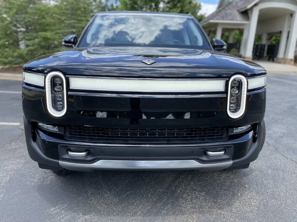 2023 Rivian R1S - Image 18 of 31
