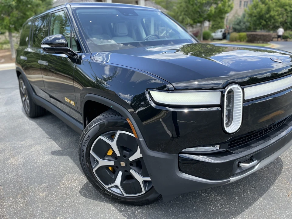 2023 Rivian R1S - Image 19 of 31