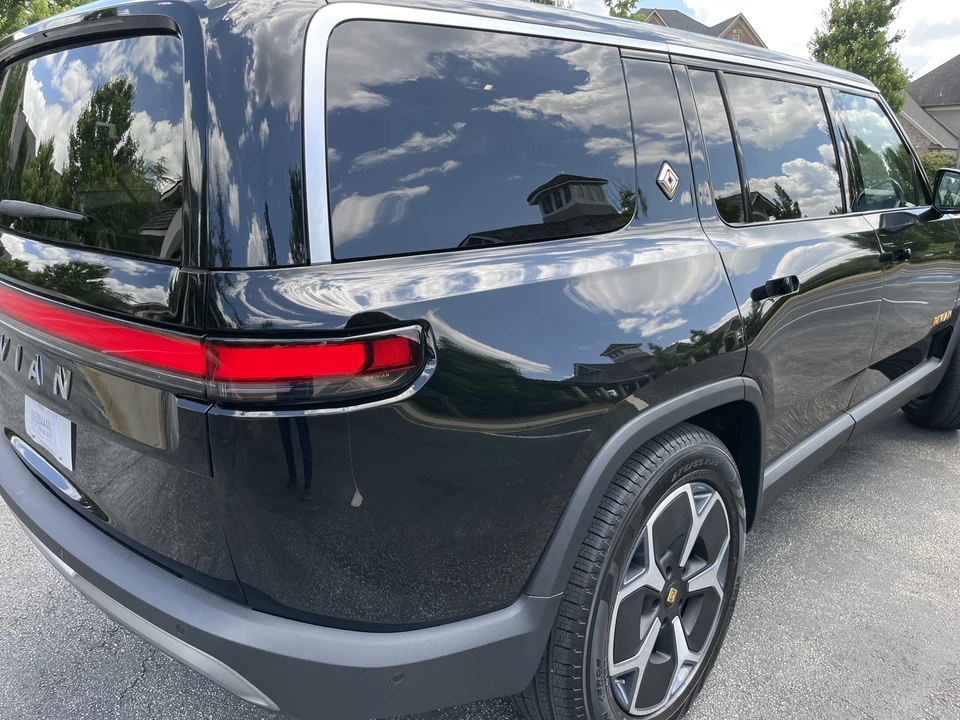 2023 Rivian R1S - Image 21 of 31