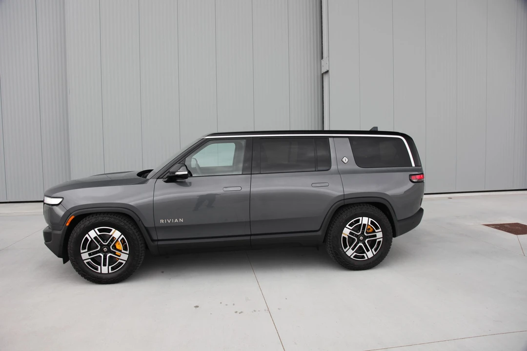2023 Rivian R1S - Image 5 of 31