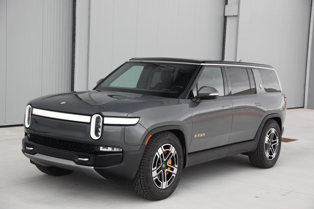 2023 Rivian R1S - Image 3 of 31