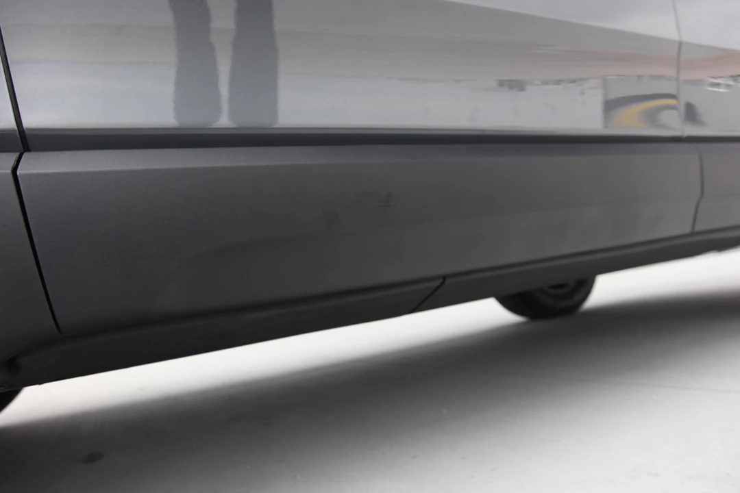 2023 Rivian R1S - Image 31 of 31