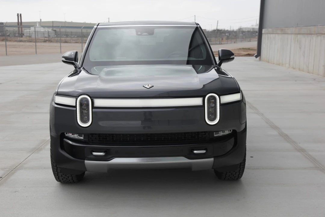 2023 Rivian R1S - Image 24 of 31