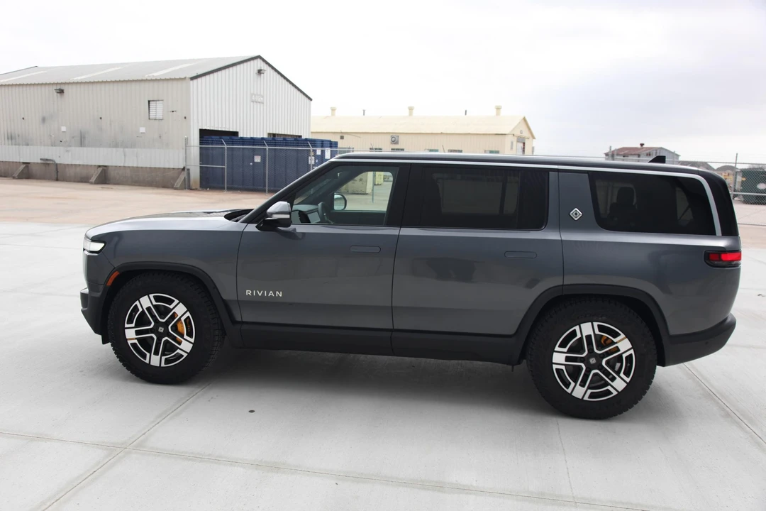 2023 Rivian R1S - Image 6 of 31