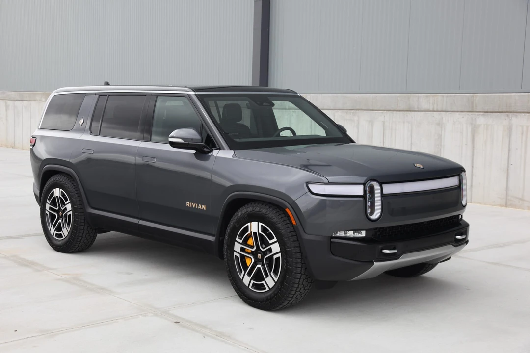 2023 Rivian R1S - Image 19 of 31