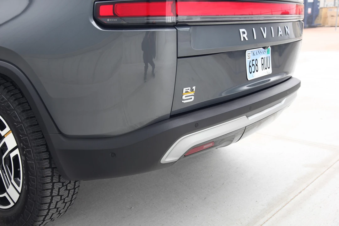 2023 Rivian R1S - Image 29 of 31