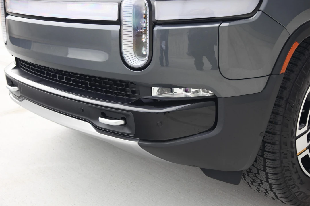 2023 Rivian R1S - Image 28 of 31