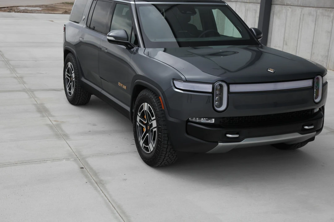 2023 Rivian R1S - Image 22 of 31