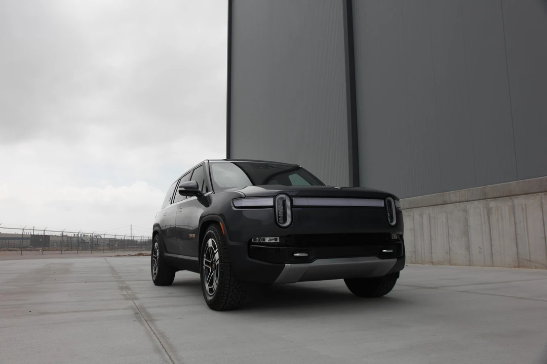 2023 Rivian R1S - Image 20 of 31