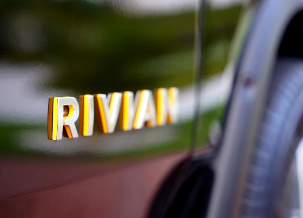 2023 Rivian R1S - Image 25 of 31