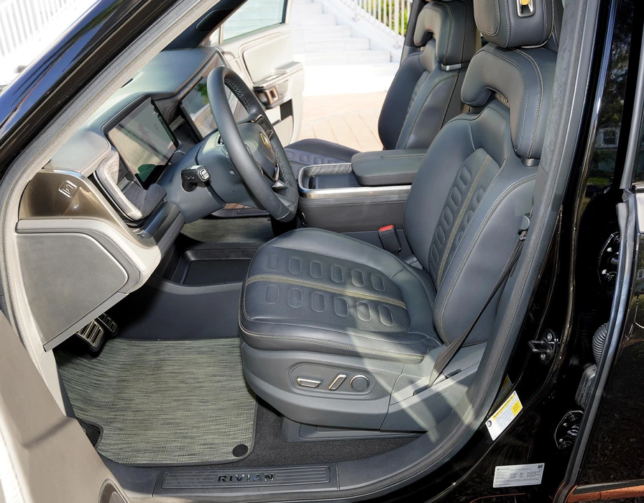 2023 Rivian R1S - Image 31 of 31