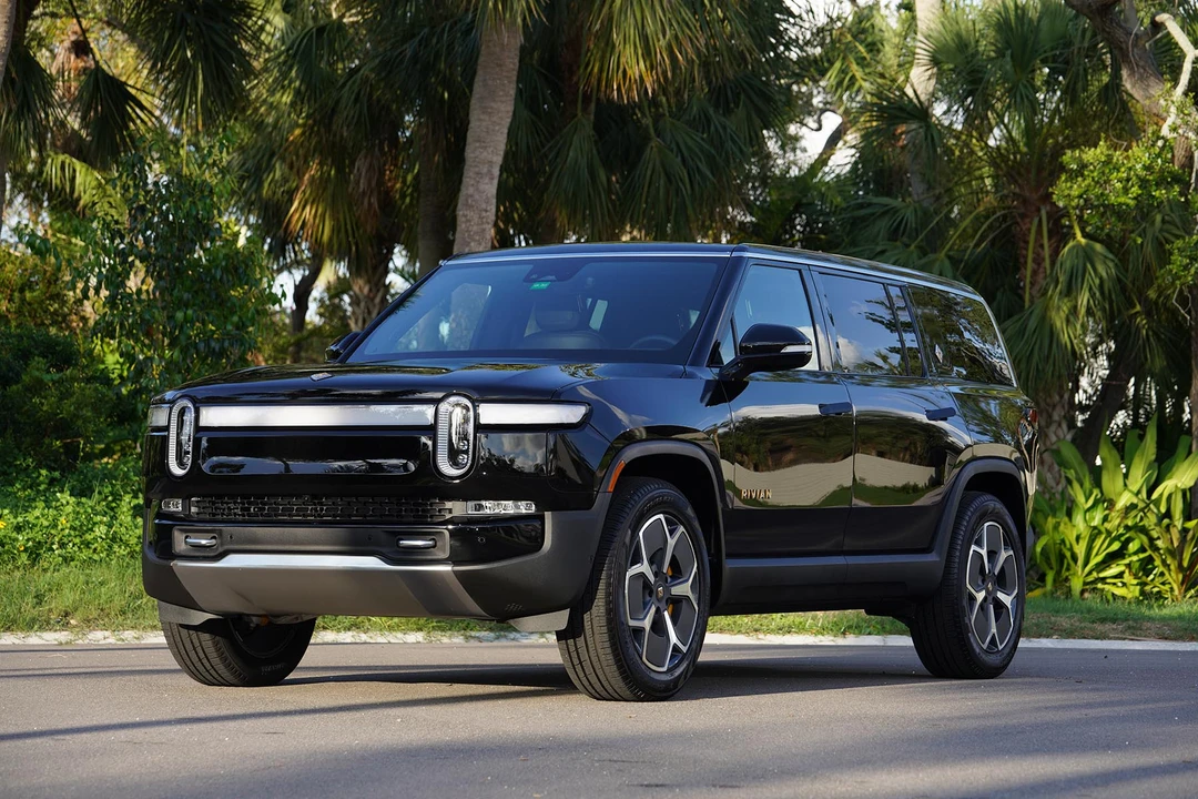 2023 Rivian R1S - Image 9 of 31