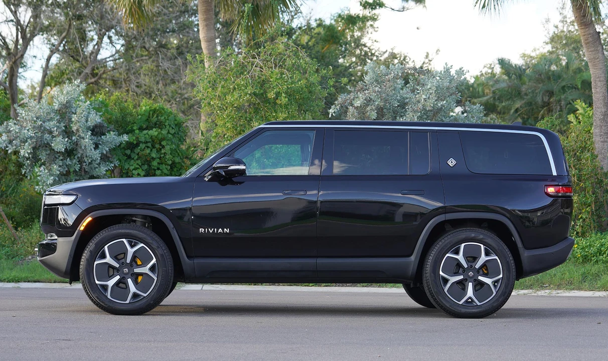 2023 Rivian R1S - Image 21 of 31
