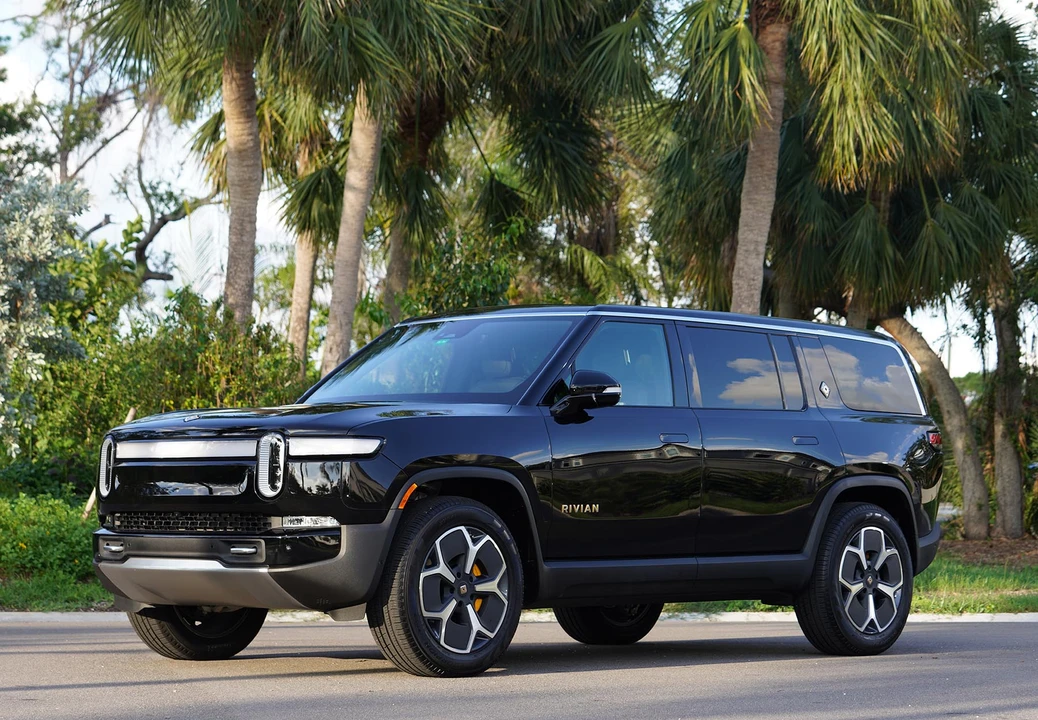2023 Rivian R1S - Image 5 of 31