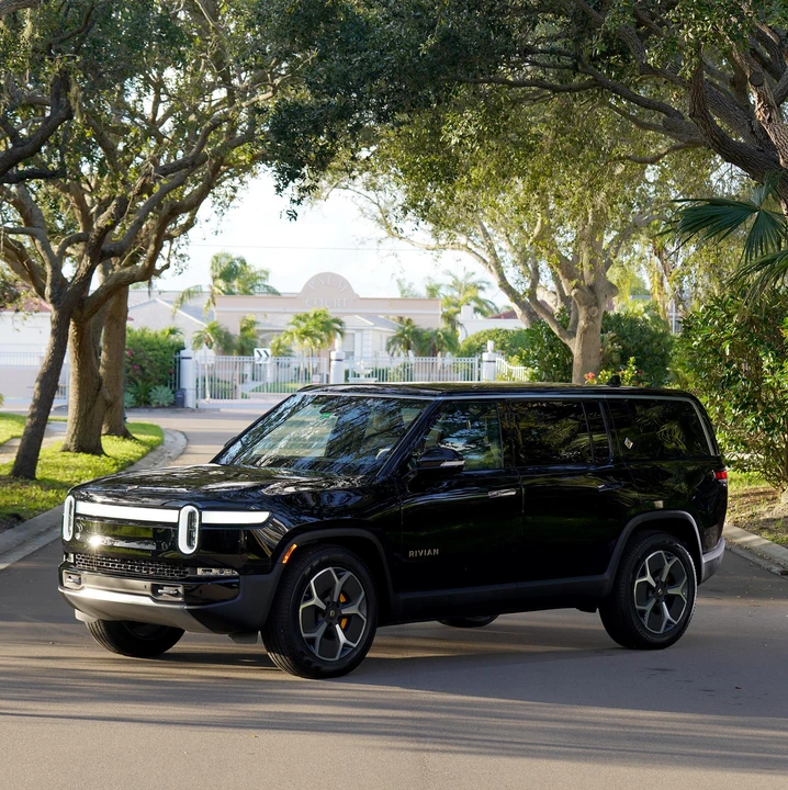 2023 Rivian R1S - Image 3 of 31