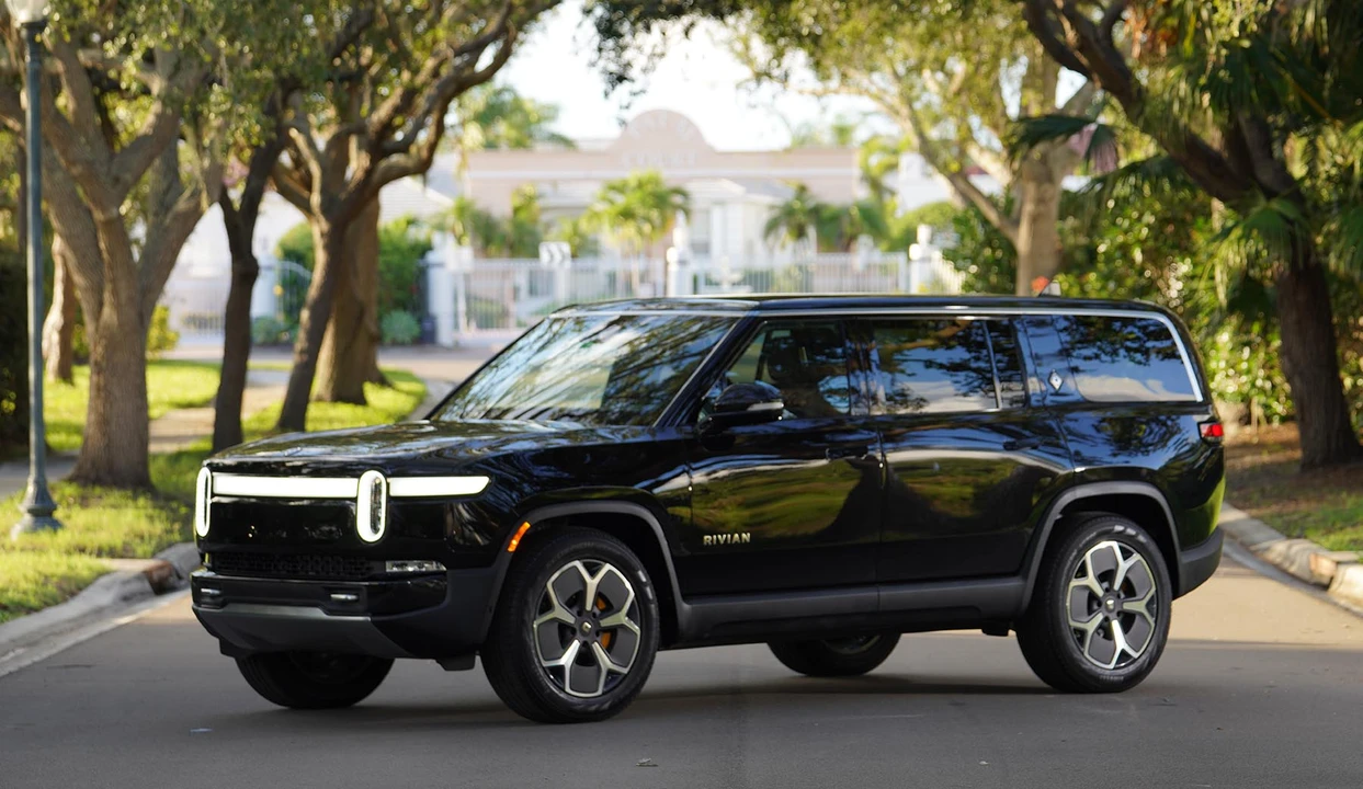 2023 Rivian R1S - Image 4 of 31