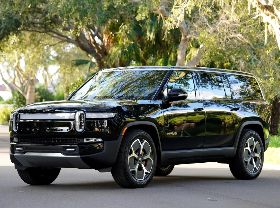 2023 Rivian R1S - Image 6 of 31